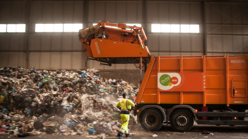 Hala wyładowcza – tu w pierwszej kolejności trafiają odpady komunalne.