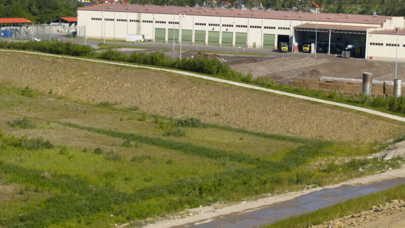 Wewnątrz zakładu prowadzony jest intensywny transport wewnętrzny. Warto pamiętać, że nasz teren to przeszło 70 hektarów.